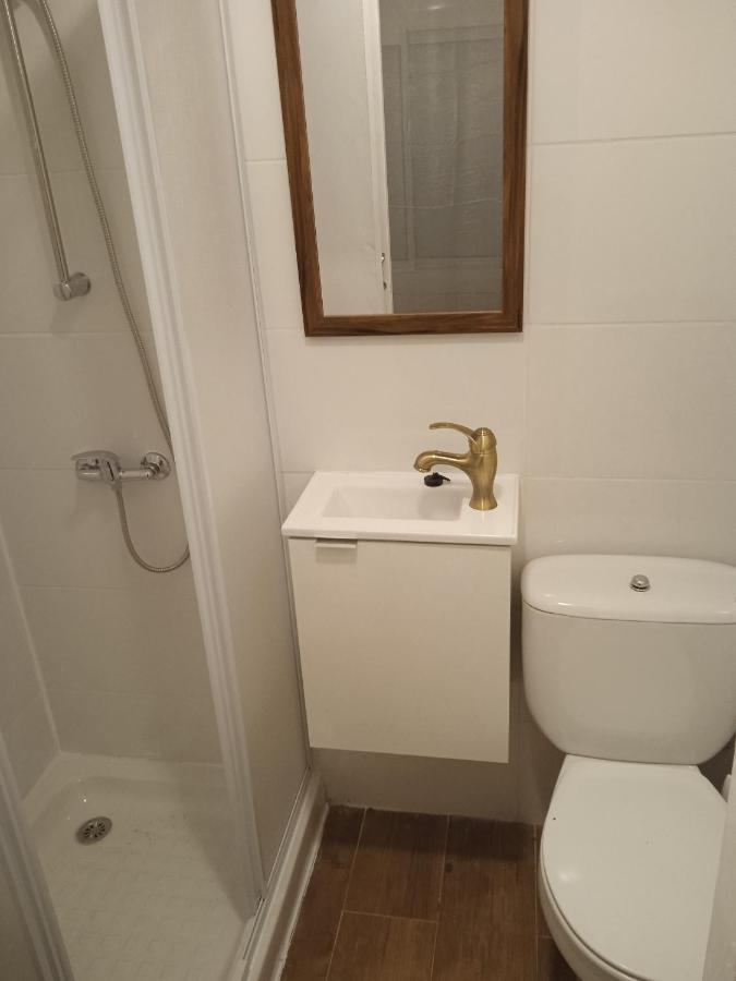 Habitacion Economica Con Bano Privado En Pleno Centro De Figueres Figueres  Bagian luar foto
